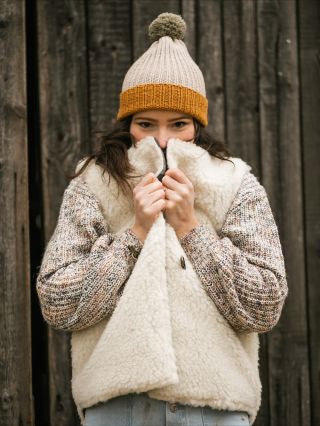 Tieto naše obojstranné vesty z ovčieho rúna! Pre veľkých, stredných aj najmenších.. 🤎 . . . #dorfsheep . 📸 @smejare /...