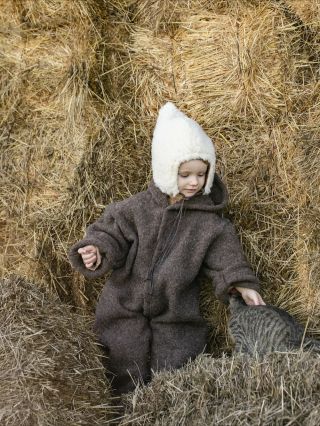 Fleecový overal zo 100% panenskej vlny je mäkký a príjemný na dotyk. Je dostatočne odolný a vhodný aj do snehu. V našej...