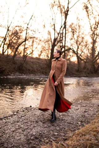 🔥 Exkluzívny Dlhý dámsky romantický kabát s kašmírom so zľavou 15 % – len do nedele! Predstavte si, že vkročíte do...