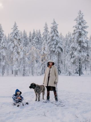 Prežite prekrásne sviatky plné príbehov, lásky a pohody v kruhu vašich najmilovanejších.. ✨ - K R Á S N E V I A N O C E -...